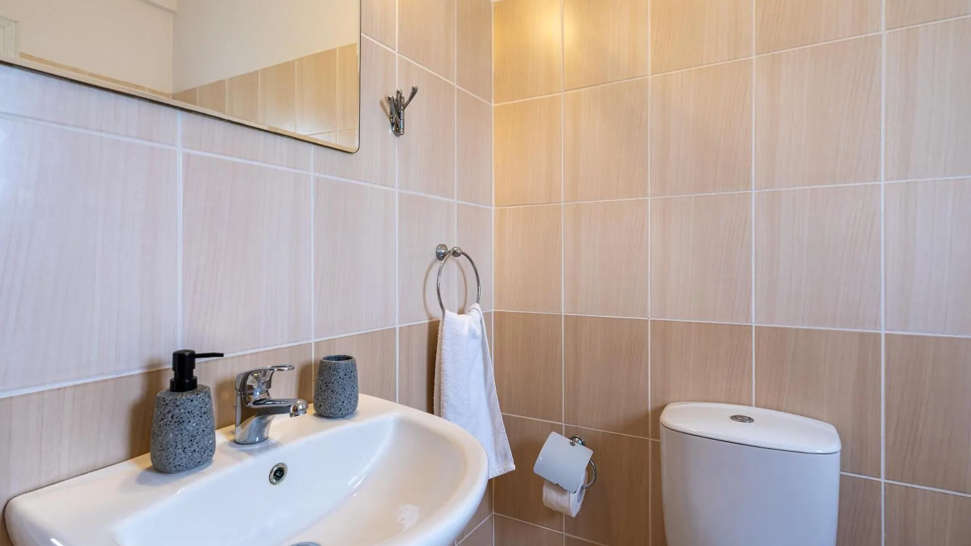 Breezybee 3-Bedroom Villa And Pool In Protaras