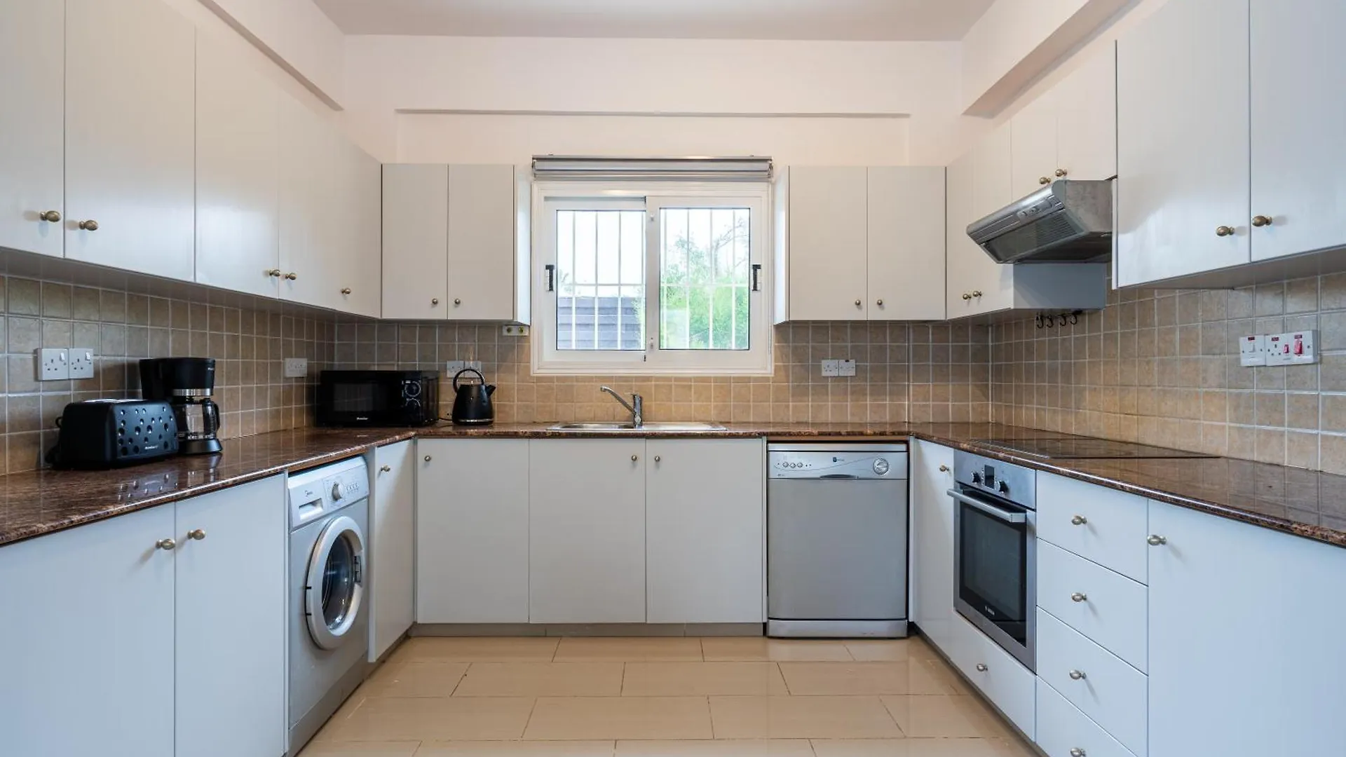 Breezybee 3-Bedroom Villa And Pool In Protaras 0*,