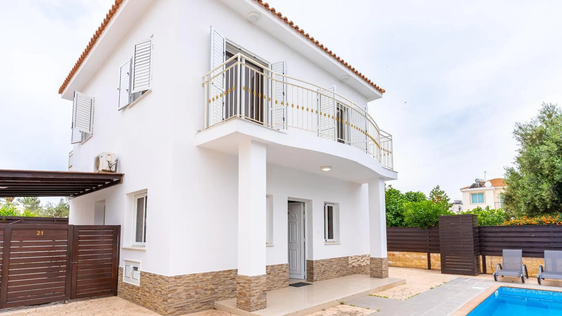 Breezybee 3-Bedroom Villa And Pool In Protaras Cyprus
