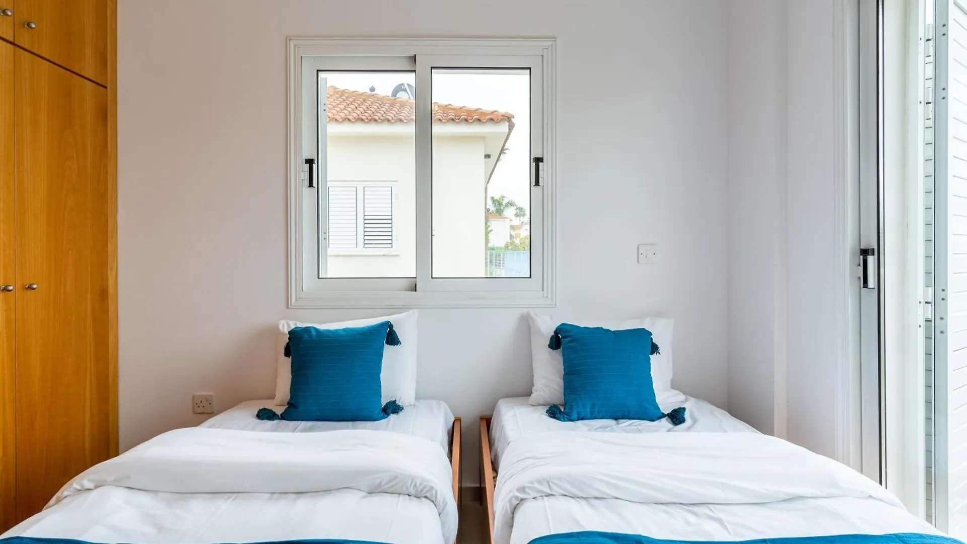 Breezybee 3-Bedroom Villa And Pool In Protaras