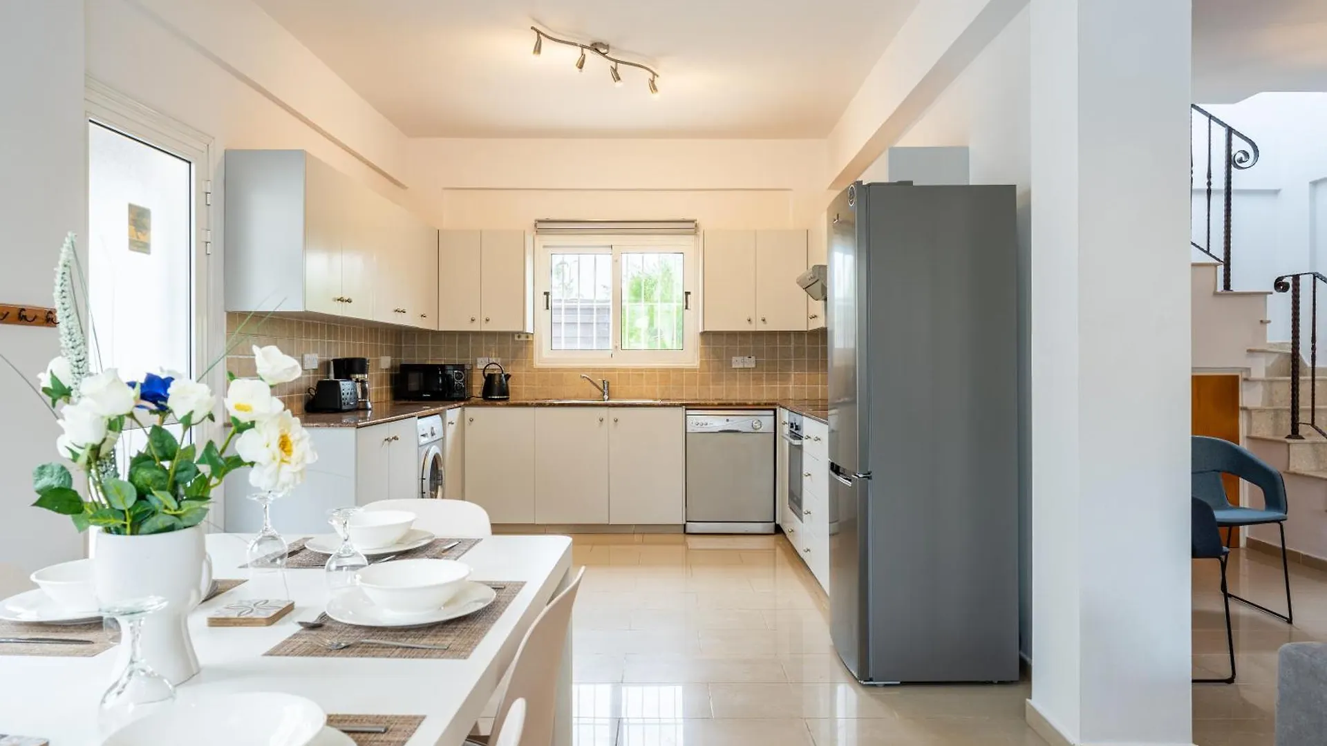 Breezybee 3-Bedroom Villa And Pool In Protaras Cyprus