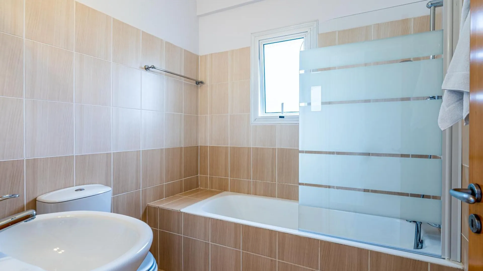 Breezybee 3-Bedroom Villa And Pool In Protaras