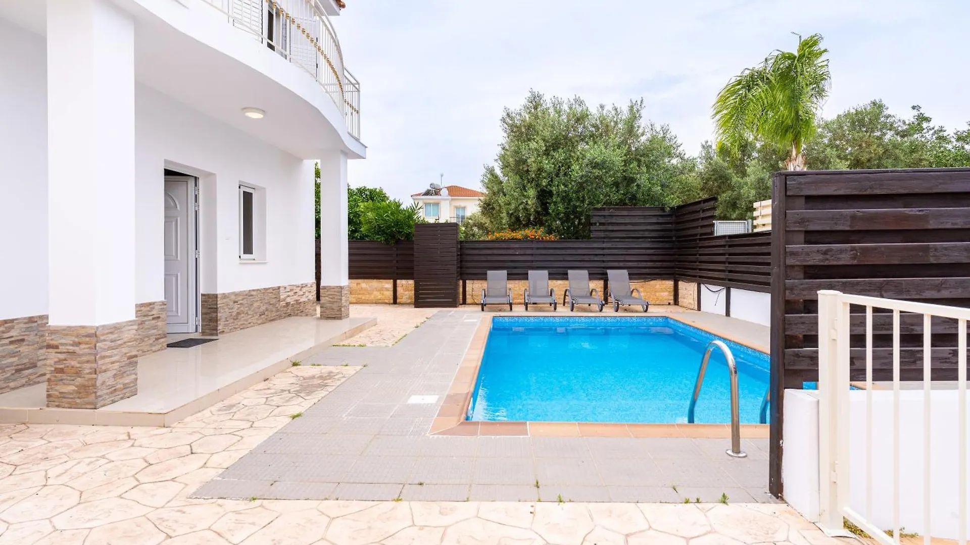 Breezybee 3-Bedroom Villa And Pool In Protaras Cyprus