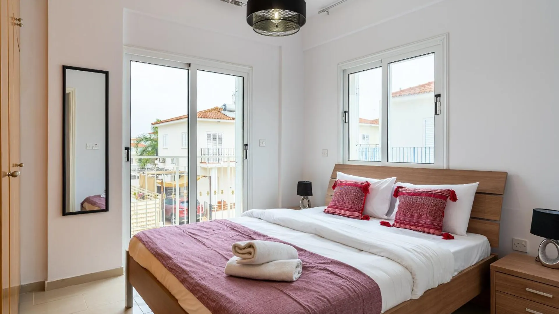 Breezybee 3-Bedroom Villa And Pool In Protaras