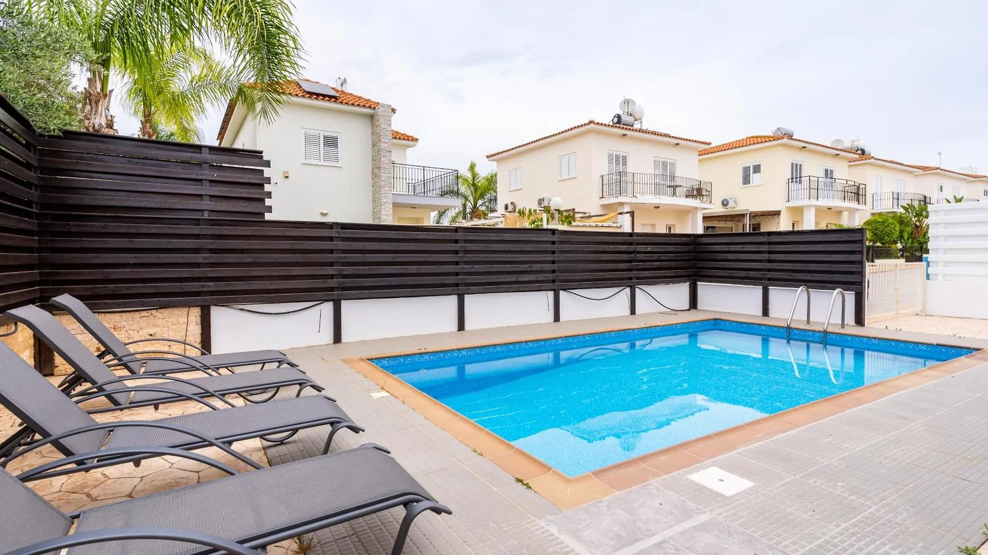 Breezybee 3-Bedroom Villa And Pool In Protaras