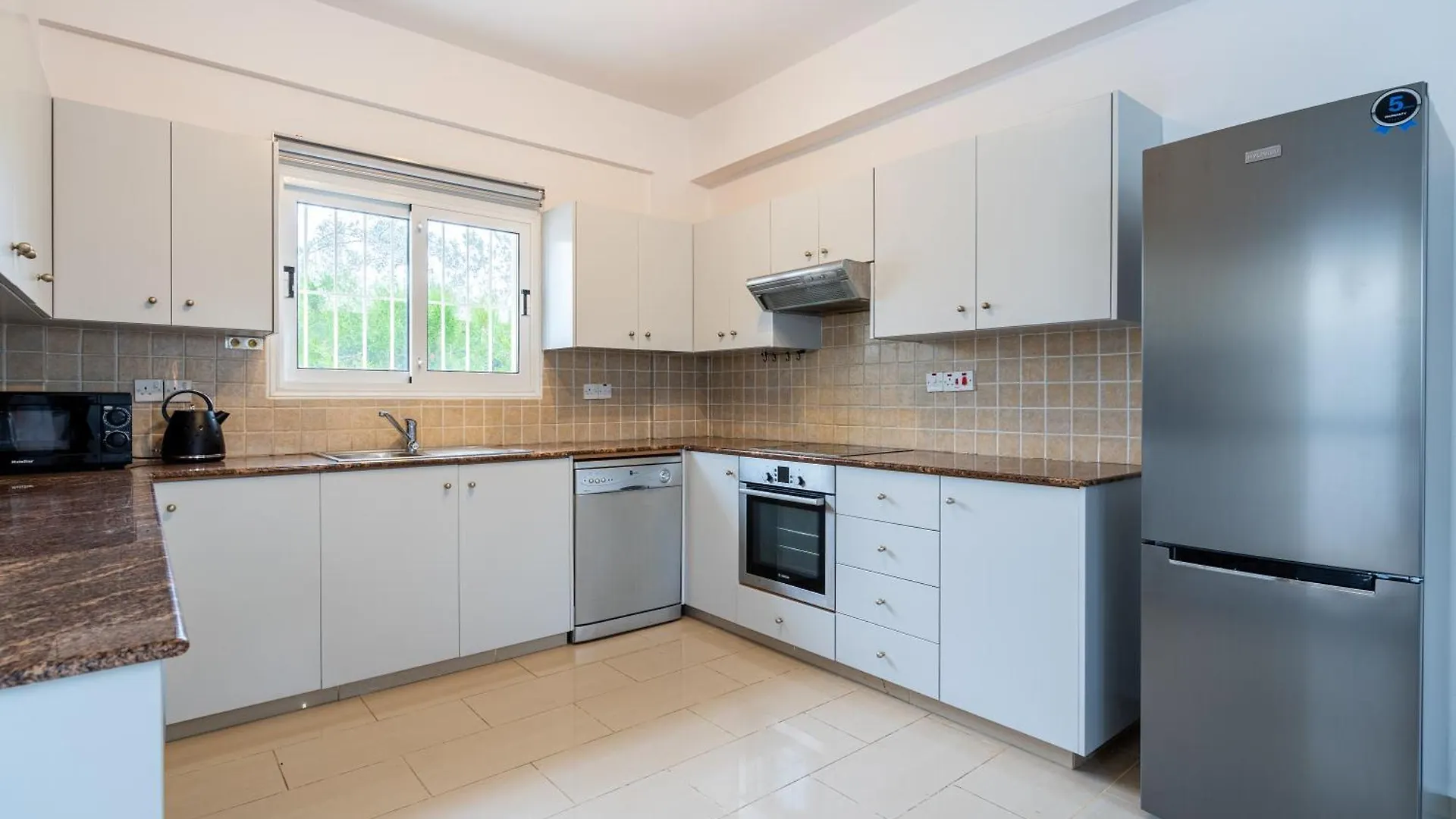 Breezybee 3-Bedroom Villa And Pool In Protaras