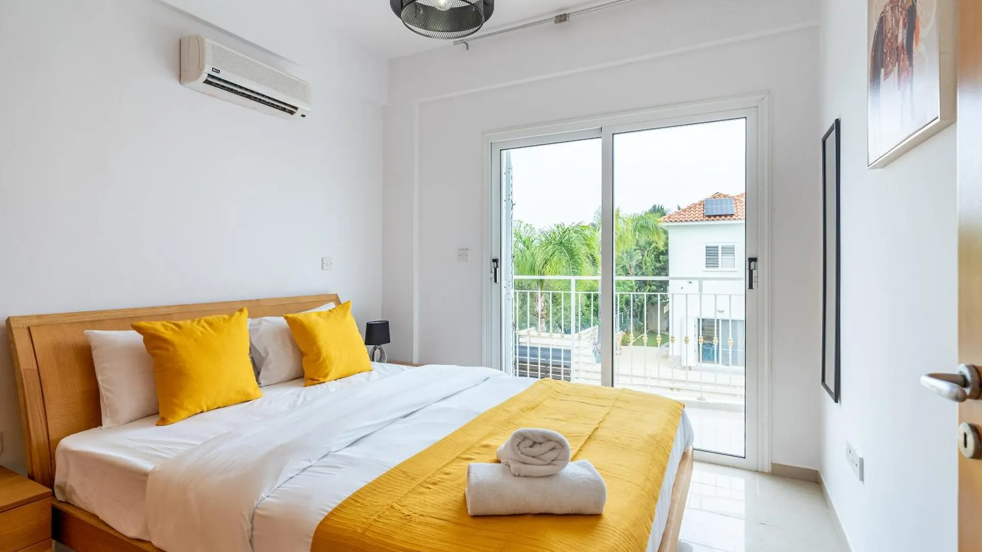 Breezybee 3-Bedroom Villa And Pool In Protaras