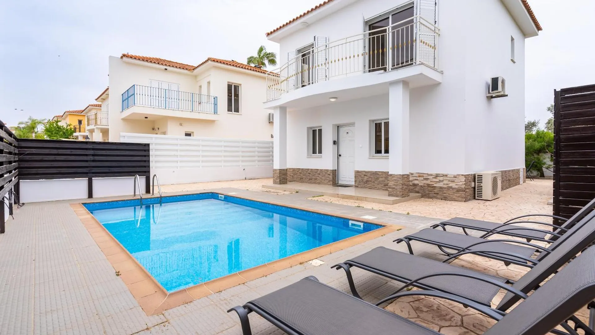 Breezybee 3-Bedroom Villa And Pool In Protaras